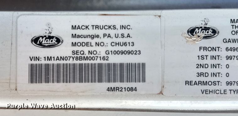 image for item EG1804 2011 Mack CHU614 semi truck