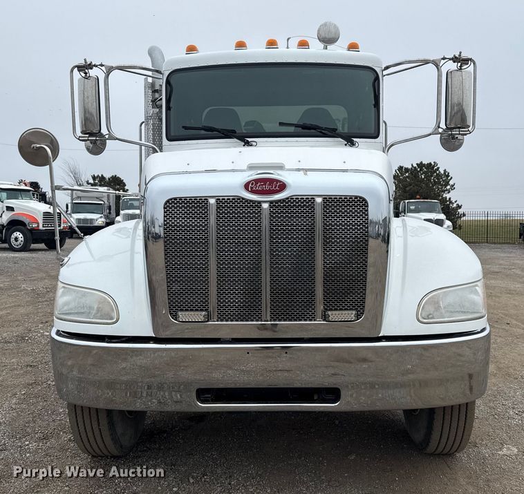 image for item EG1839 2017 Peterbilt 337 truck cab and chassis