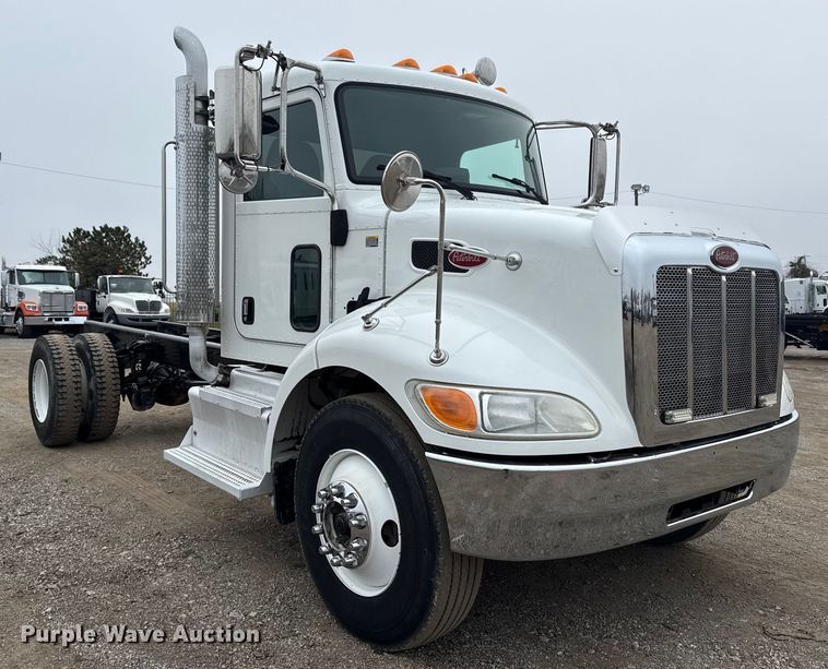 image for item EG1839 2017 Peterbilt 337 truck cab and chassis