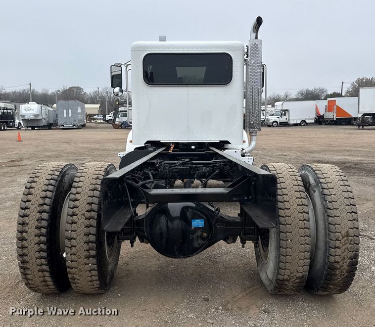 image for item EG1839 2017 Peterbilt 337 truck cab and chassis