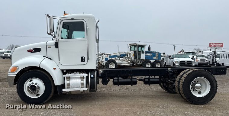 image for item EG1839 2017 Peterbilt 337 truck cab and chassis