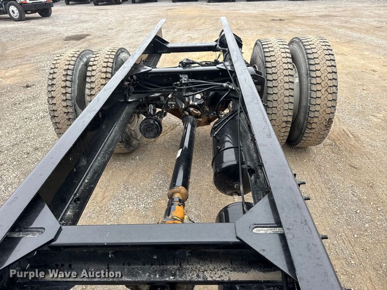 image for item EG1839 2017 Peterbilt 337 truck cab and chassis