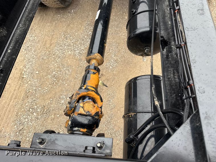 image for item EG1839 2017 Peterbilt 337 truck cab and chassis