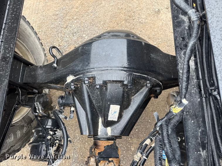 image for item EG1839 2017 Peterbilt 337 truck cab and chassis