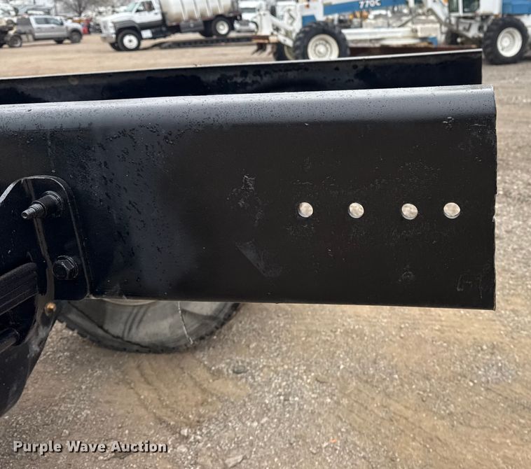 image for item EG1839 2017 Peterbilt 337 truck cab and chassis