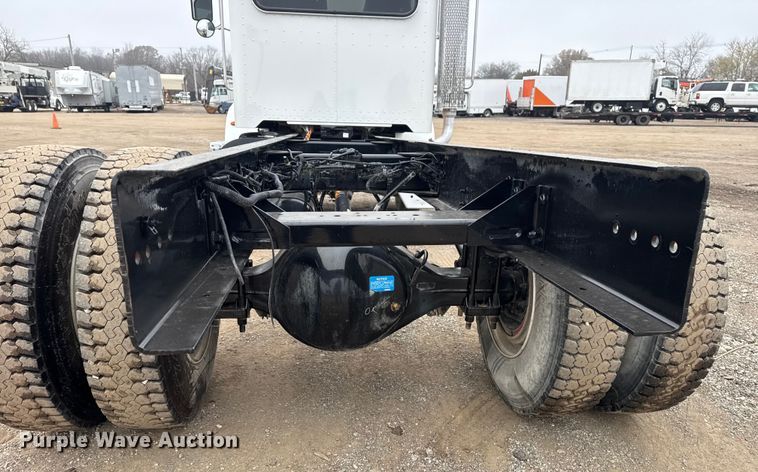 image for item EG1839 2017 Peterbilt 337 truck cab and chassis