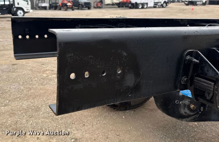 image for item EG1839 2017 Peterbilt 337 truck cab and chassis