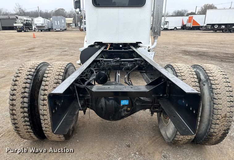 image for item EG1839 2017 Peterbilt 337 truck cab and chassis