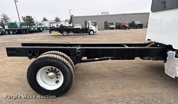 image for item EG1839 2017 Peterbilt 337 truck cab and chassis