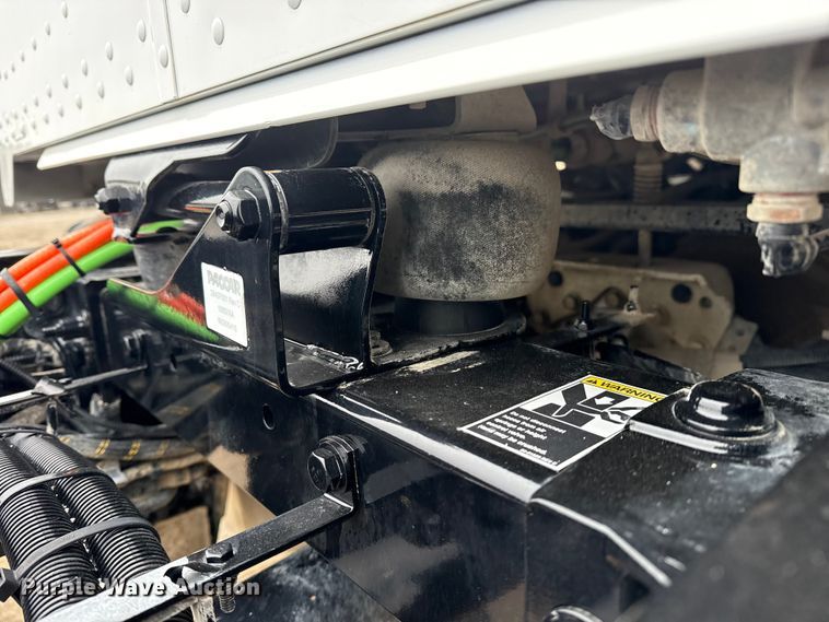 image for item EG1839 2017 Peterbilt 337 truck cab and chassis