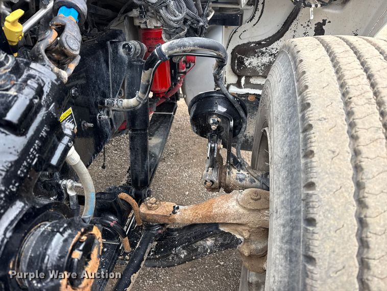 image for item EG1839 2017 Peterbilt 337 truck cab and chassis