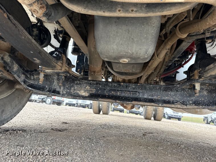 image for item EG1839 2017 Peterbilt 337 truck cab and chassis