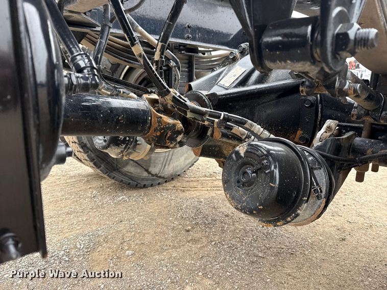 image for item EG1839 2017 Peterbilt 337 truck cab and chassis