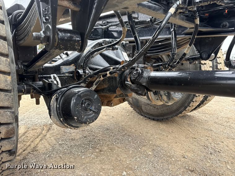 image for item EG1839 2017 Peterbilt 337 truck cab and chassis