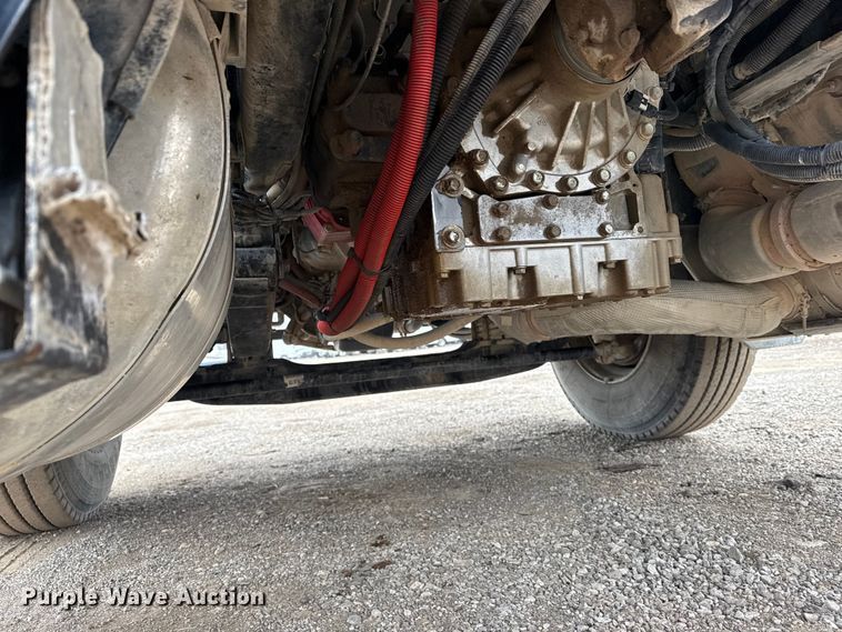 image for item EG1839 2017 Peterbilt 337 truck cab and chassis