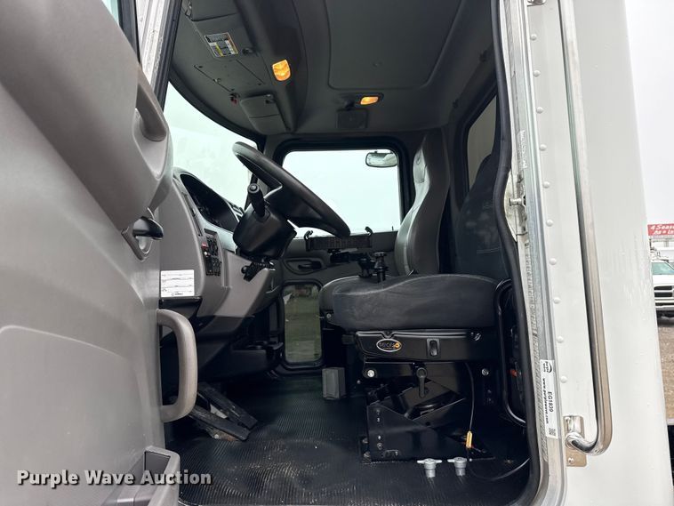 image for item EG1839 2017 Peterbilt 337 truck cab and chassis