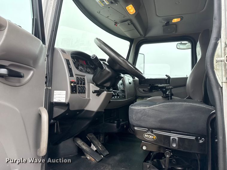 image for item EG1839 2017 Peterbilt 337 truck cab and chassis