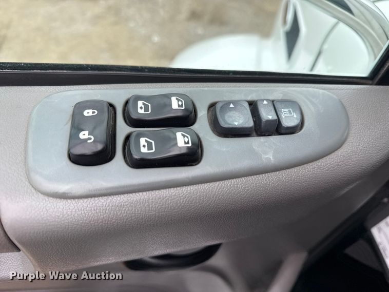 image for item EG1839 2017 Peterbilt 337 truck cab and chassis