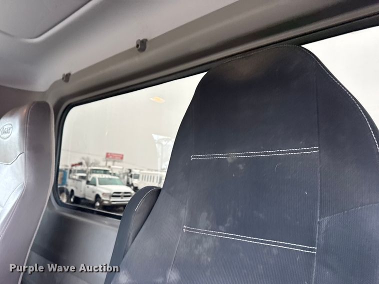 image for item EG1839 2017 Peterbilt 337 truck cab and chassis