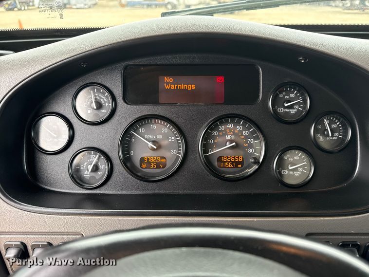 image for item EG1839 2017 Peterbilt 337 truck cab and chassis