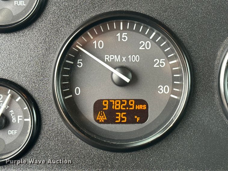 image for item EG1839 2017 Peterbilt 337 truck cab and chassis