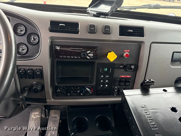 image for item EG1839 2017 Peterbilt 337 truck cab and chassis