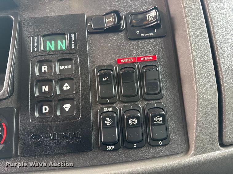 image for item EG1839 2017 Peterbilt 337 truck cab and chassis