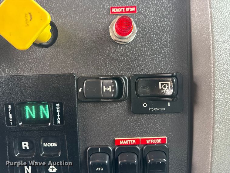 image for item EG1839 2017 Peterbilt 337 truck cab and chassis