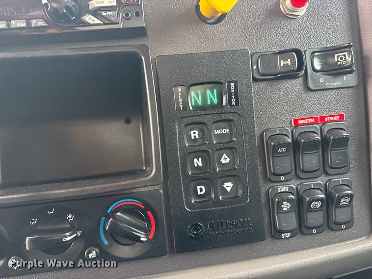 image for item EG1839 2017 Peterbilt 337 truck cab and chassis