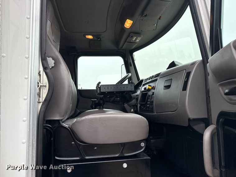 image for item EG1839 2017 Peterbilt 337 truck cab and chassis