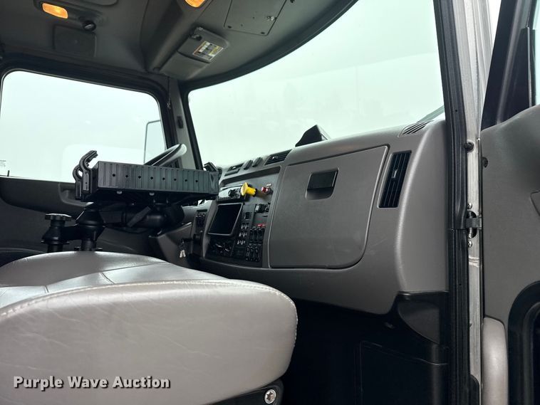 image for item EG1839 2017 Peterbilt 337 truck cab and chassis