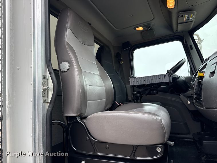 image for item EG1839 2017 Peterbilt 337 truck cab and chassis