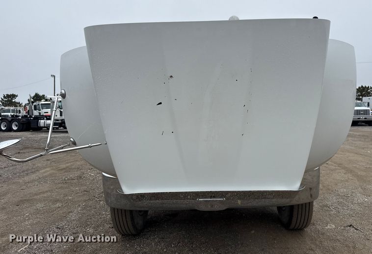 image for item EG1839 2017 Peterbilt 337 truck cab and chassis