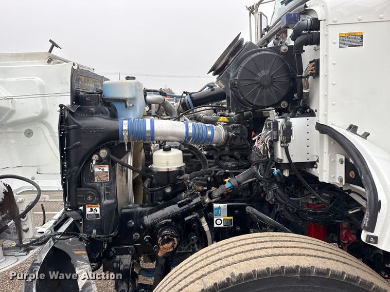 image for item EG1839 2017 Peterbilt 337 truck cab and chassis