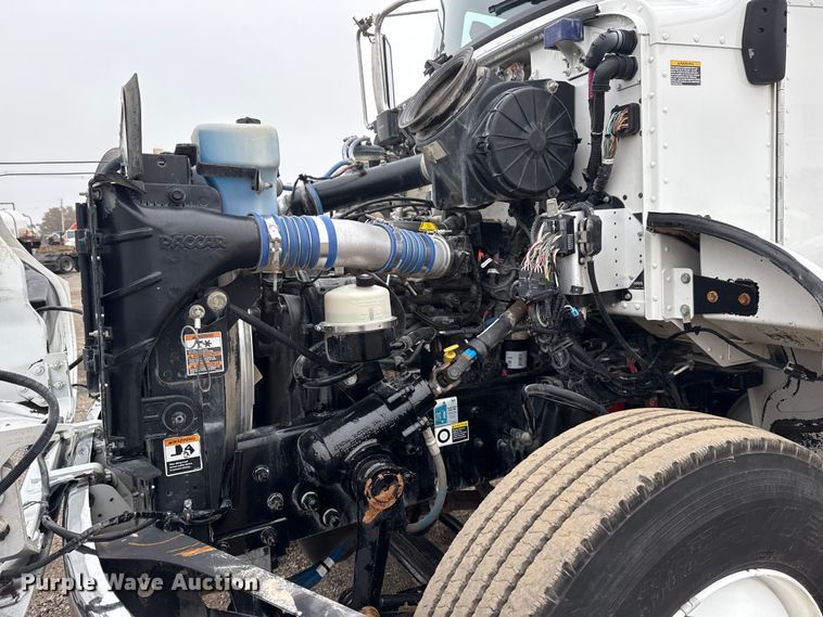 image for item EG1839 2017 Peterbilt 337 truck cab and chassis