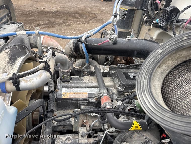 image for item EG1839 2017 Peterbilt 337 truck cab and chassis