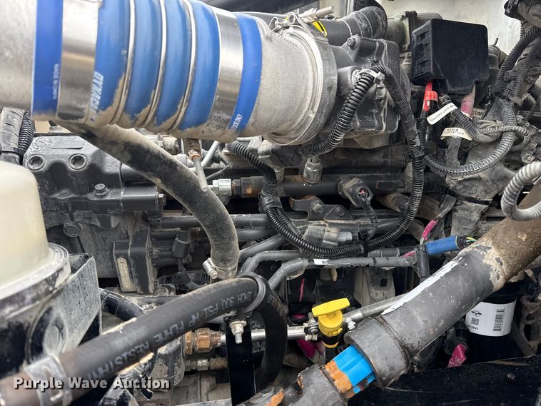 image for item EG1839 2017 Peterbilt 337 truck cab and chassis