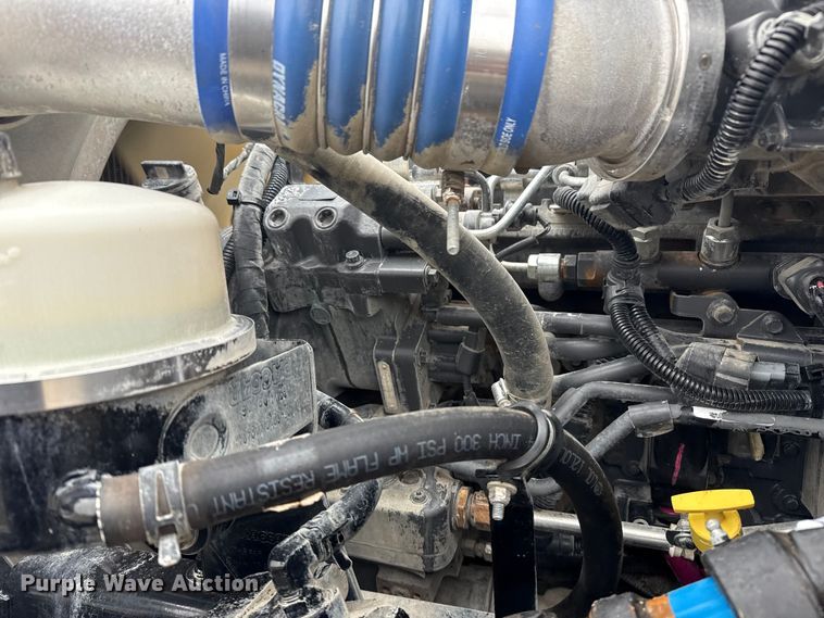 image for item EG1839 2017 Peterbilt 337 truck cab and chassis