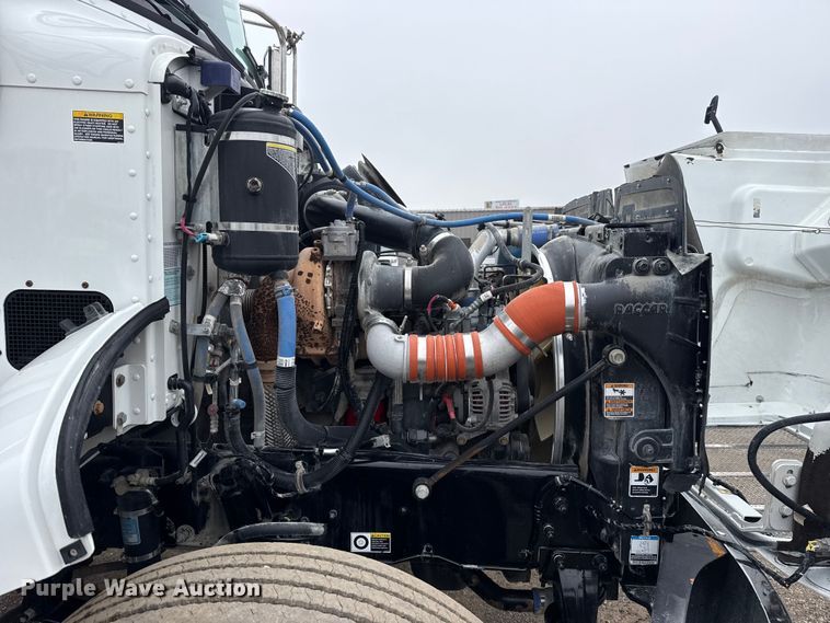 image for item EG1839 2017 Peterbilt 337 truck cab and chassis