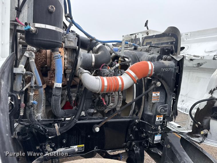 image for item EG1839 2017 Peterbilt 337 truck cab and chassis