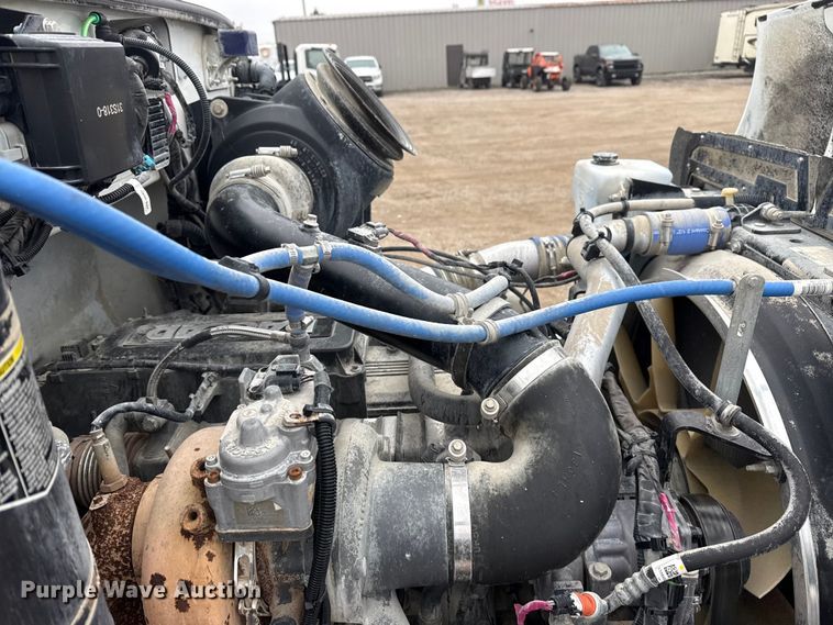 image for item EG1839 2017 Peterbilt 337 truck cab and chassis