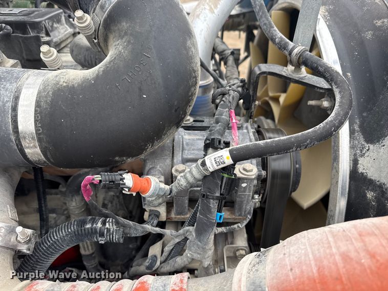 image for item EG1839 2017 Peterbilt 337 truck cab and chassis