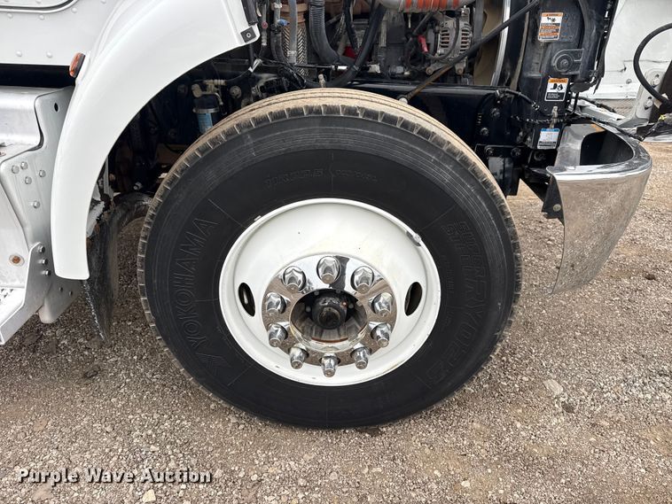 image for item EG1839 2017 Peterbilt 337 truck cab and chassis