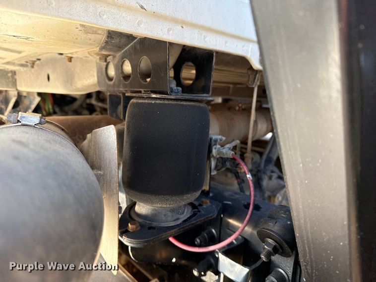 image for item EG1845 2006 Mack CHN613 semi truck