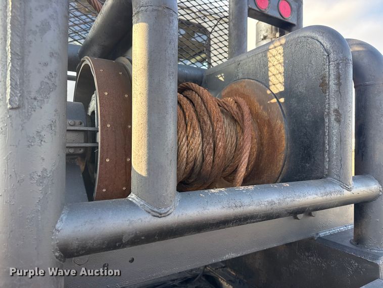 image for item EG1845 2006 Mack CHN613 semi truck