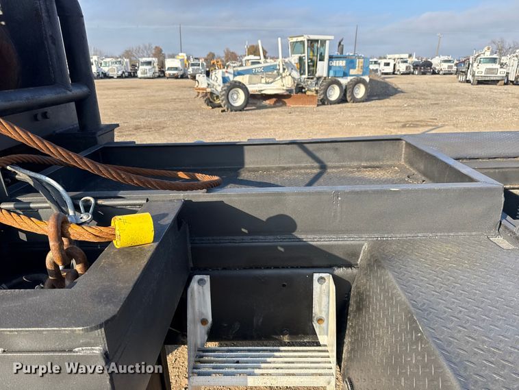 image for item EG1845 2006 Mack CHN613 semi truck