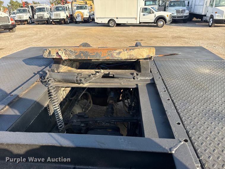 image for item EG1845 2006 Mack CHN613 semi truck