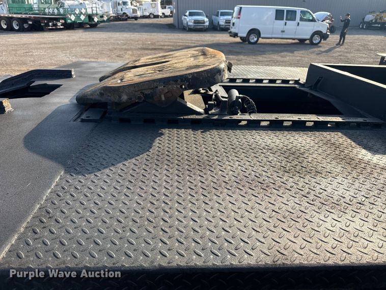 image for item EG1845 2006 Mack CHN613 semi truck