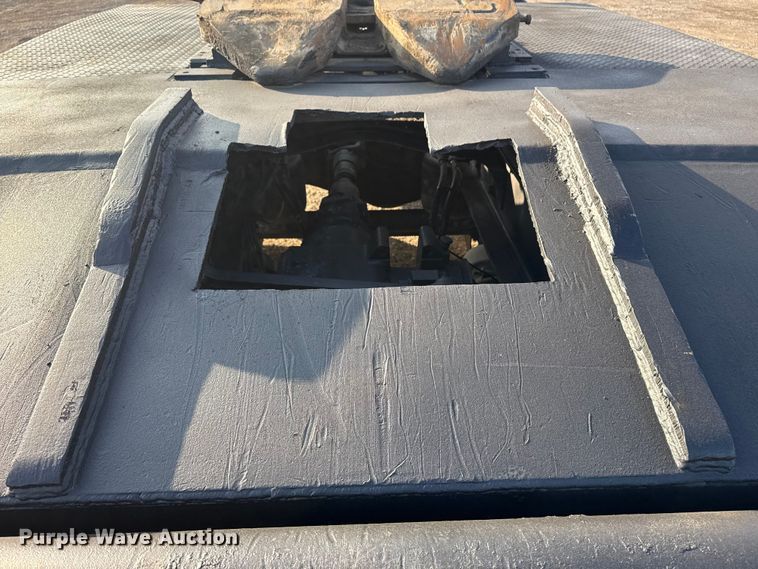 image for item EG1845 2006 Mack CHN613 semi truck