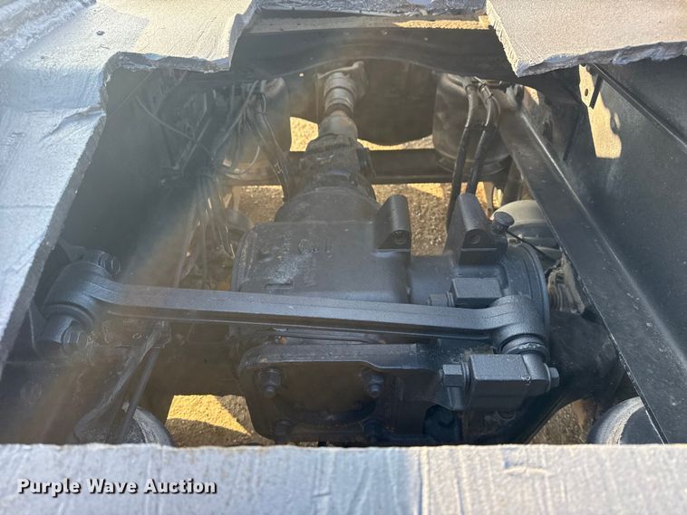 image for item EG1845 2006 Mack CHN613 semi truck